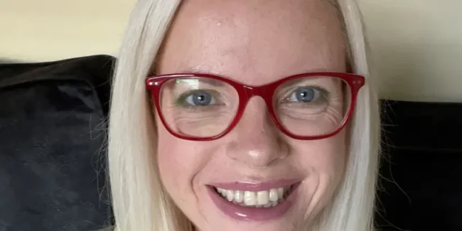 Untitled-design-51-e1674474992399-825×412-1 Working full-time, I’m able to fit my AAT studies in round my work and learn at my own pace